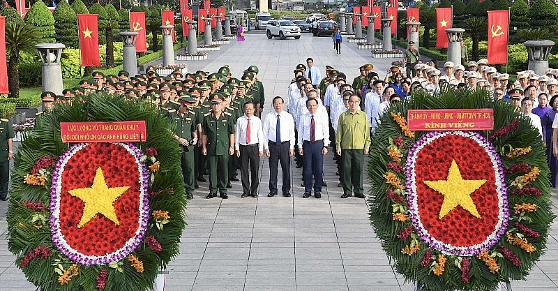 Lãnh đạo TP. Hồ Chí Minh dâng hương tưởng nhớ các Anh hùng liệt sĩ