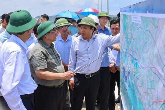 Thủ tướng khảo sát Tuyến đường Đông-Tây của tỉnh Ninh Bình