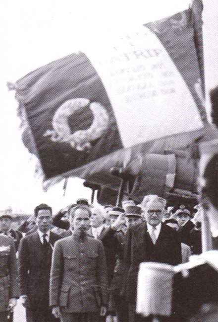 Chủ tịch Hồ Chí Minh và Trưởng đoàn Phạm Văn Đồng tại Paris (1946). Ảnh tư liệu 