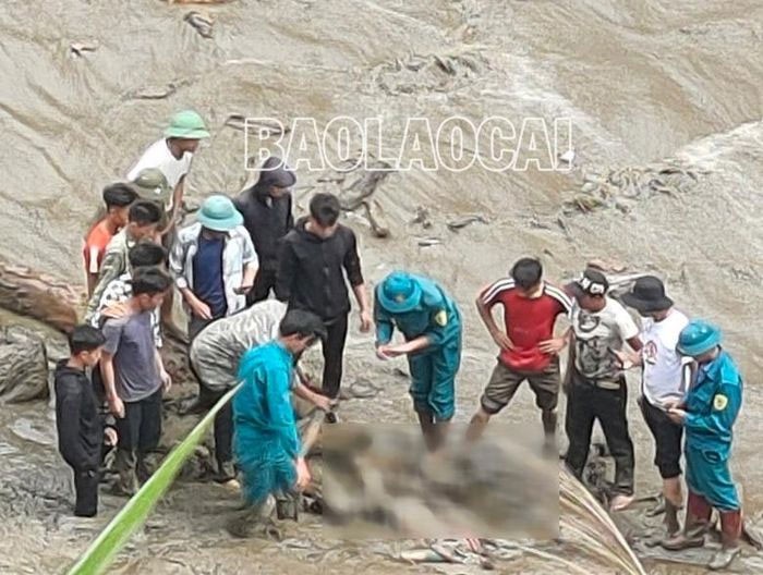 Lào Cai: Xả cạn hồ thủy điện tìm thi thể người đi qua suối mất tích