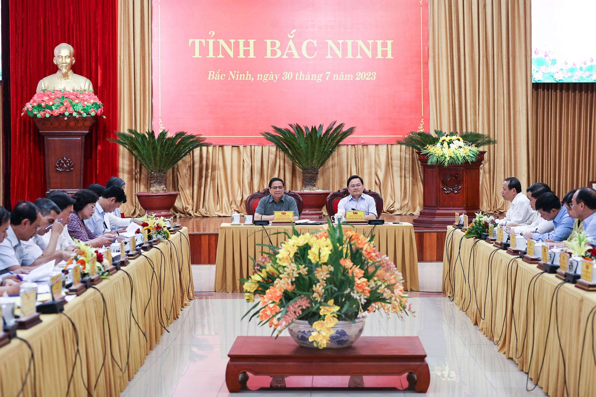 Thủ tướng Phạm Minh Chính làm việc với Tỉnh ủy Bắc Ninh - Ảnh 1.