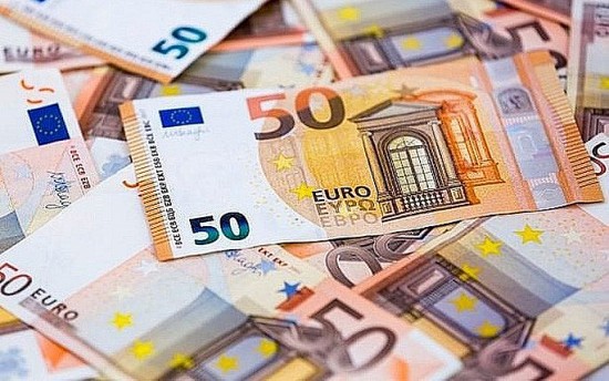 Tỷ giá Euro hôm nay 4/8/2023: Euro Vietcombank giảm hơn 140 VND/EUR chiều bán