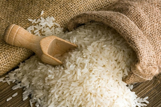 Khó khăn cả về nguồn cung lẫn đầu ra, giá gạo xuất khẩu bất ngờ điều chỉnh giảm