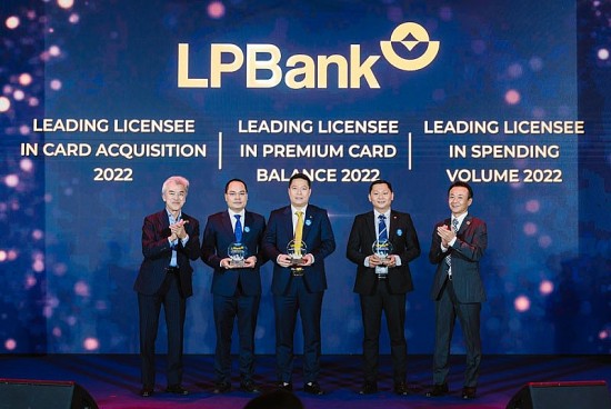 LPBank nhận 03 giải thưởng lớn từ tổ chức Thẻ hàng đầu quốc tế JCB