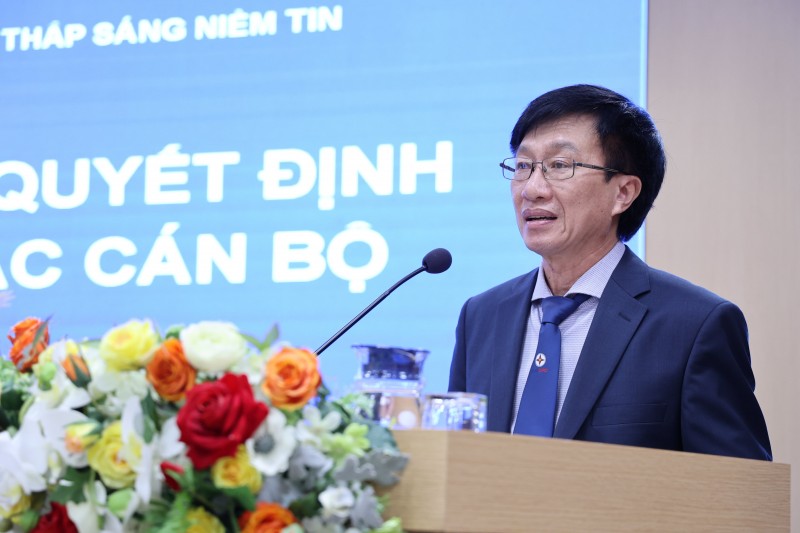 Ông Trương Thiết Hùng – Chủ tịch HĐTV EVNCPC phát biểu chúc mừng và giao nhiệm vụ các cán bộ được bổ nhiệm