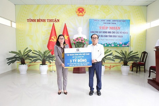 Tập đoàn Xăng dầu Việt Nam ủng hộ 3 tỷ đồng cho Quỹ "Vì người nghèo" tỉnh Bình Thuận