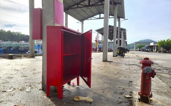 Vụ cháy tàu cá ở Nghệ An: Tủ phòng cháy tại cảng cá Lạch Quèn không có thiết bị bên trong
