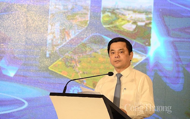 Phó Chủ tịch Liên minh HTX Việt Nam Nguyễn Văn Thịnh phát biểu khai mạc Diễn đàn.