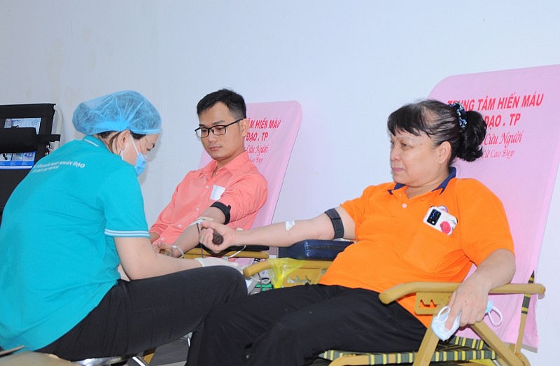 Qui Phúc vận động được hơn 1.000 lượt người tình nguyện tham gia hiến máu “Hành trình Đỏ”
