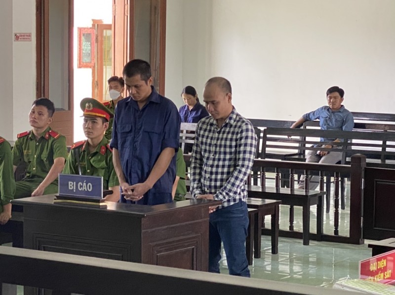 Phú Yên: Xét xử  hai đối tượng tổng 9 năm tù vì làm, lưu hành tiền giả