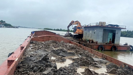 Bắc Giang: Liên tiếp bắt giữ hai vụ khai thác khoáng sản trái phép