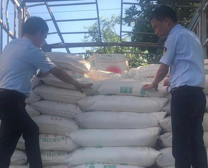 Quản lý thị trường Hà Tĩnh liên tiếp bắt giữ hàng chục tấn đường cát nhập lậu