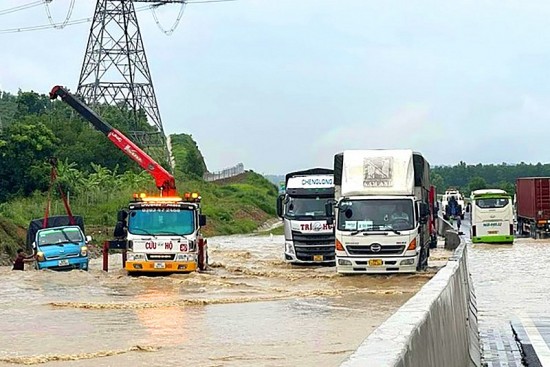 Ngập cao tốc Phan Thiết - Dầu Giây: Trách nhiệm thuộc về đơn vị tư vấn