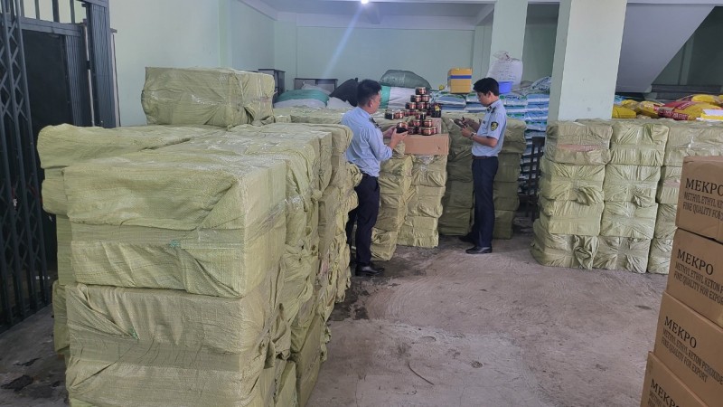 Phú Yên: Tạm giữ hơn 4 tấn thuốc shisha hiệu Adalya nhập lậu vào Việt Nam