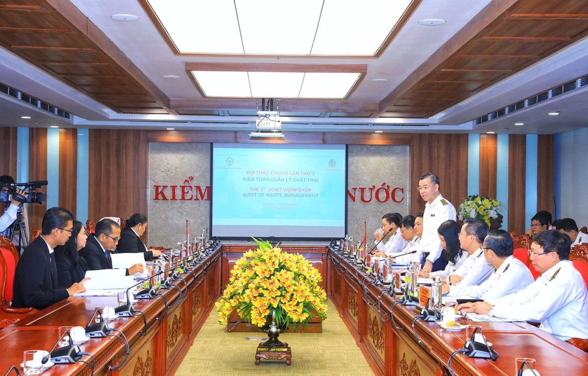 Hội thảo chung lần thứ 3 “Kiểm toán Quản lý chất thải” giữa Kiểm toán Nhà nước Việt nam và Ủy ban Kiểm toán Indonesia, ngày 11/8. (Ảnh: PV/Vietnam+)