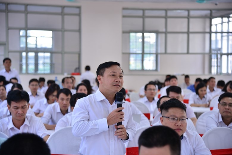 Lãnh đạo Trường Đại học Điện lực đối thoại với viên chức, người lao động