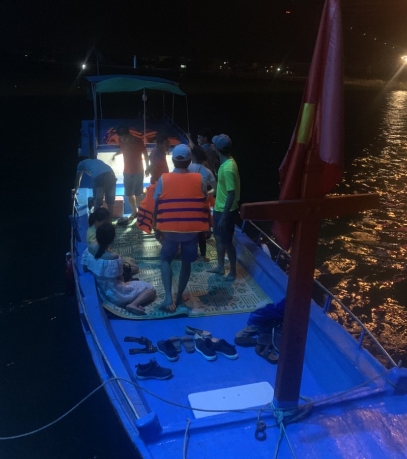 Quảng Bình: Đi câu mực một ngư dân bị nghi mất tích trên biển