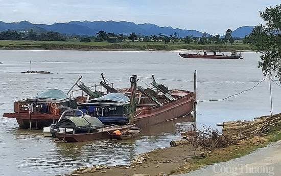 Nghệ An: Khai thác cát trên sông Lam nhiều sai phạm, “cát tặc” lộng hành
