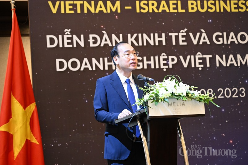 Ông Trần Quang Huy, Vụ trưởng Vụ Thị trường châu Á - châu Phi phát biểu tại Diễn đàn Kinh tế và giao thương doanh nghiệp Việt Nam - Israel