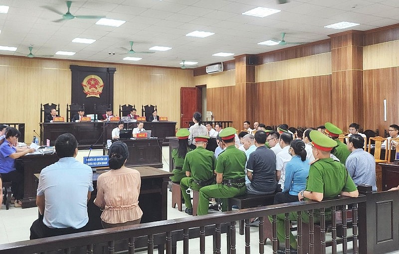 Cựu Giám đốc Sở Giáo dục và Đào tạo Thanh Hóa Phạm Thị Hằng bật khóc trước tòa