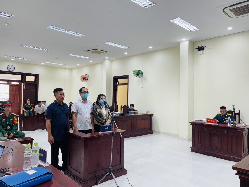 Bị cáo cựu thiếu tá Hoàng Văn Minh có mặt tại phiên tòa. Ảnh: Minh Toàn