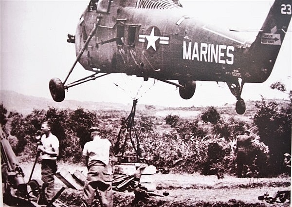 Quân Mỹ đổ bộ xuống Vạn Tường ngày 18/8/1965. Ảnh: Quangngai.dms.gov.vn