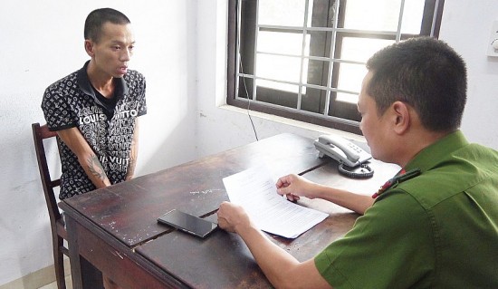 Thừa Thiên Huế: Khởi tố đối tượng giả phụ huynh vào trường học trộm cắp tài sản