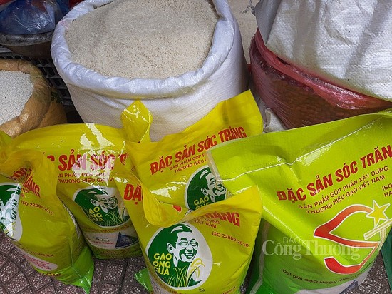 Khẩn trương hoàn thành nhập kho dự trữ số lượng gạo theo hợp đồng đã ký kết