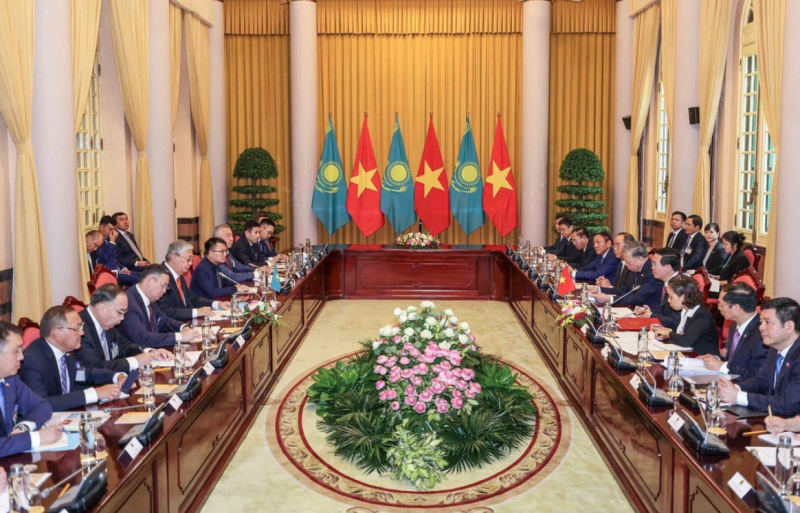 Chủ tịch nước Võ Văn Thưởng hội đàm với Tổng thống Kazakhstan Kassym-Jomart Tokayev