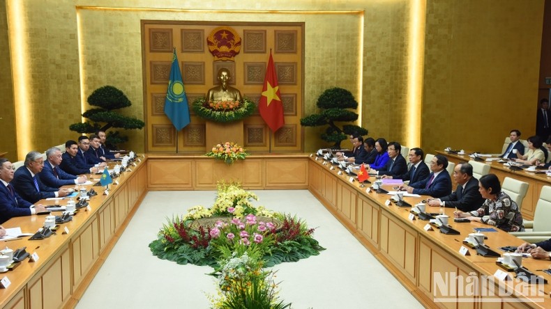 [Ảnh] Thủ tướng Phạm Minh Chính đón và hội kiến với Tổng thống Cộng hòa Kazakhstan ảnh 5