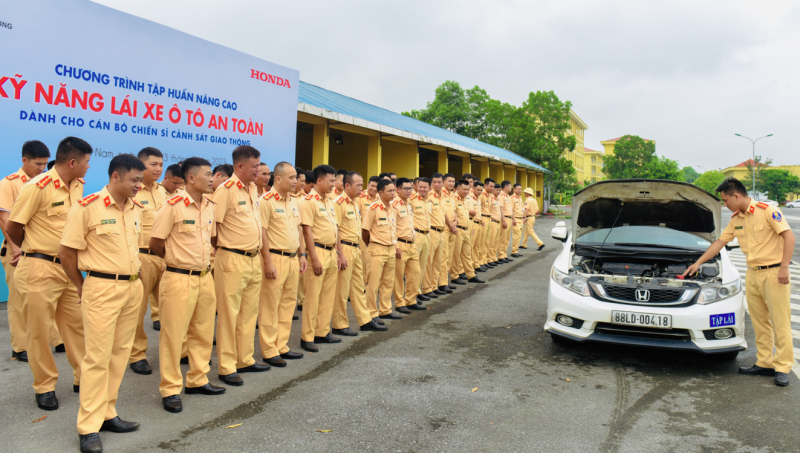 Honda Việt Nam triển khai mạnh mẽ chương trình tập huấn lái xe ô tô an toàn  cho Cán bộ chiến sỹ Cảnh sát giao thông trên toàn quốc năm 2023