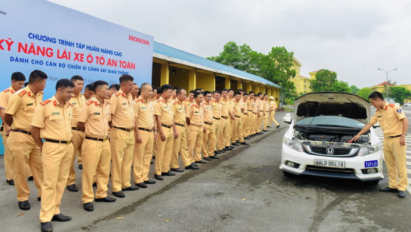 5 khóa đào tạo và tập huấn lái xe ô tô an toàn cho cảnh sát giao thông toàn quốc