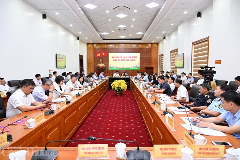 Bộ trưởng Nguyễn Hồng Diên và đoàn công tác Bộ Công Thương làm việc tại Lai Châu