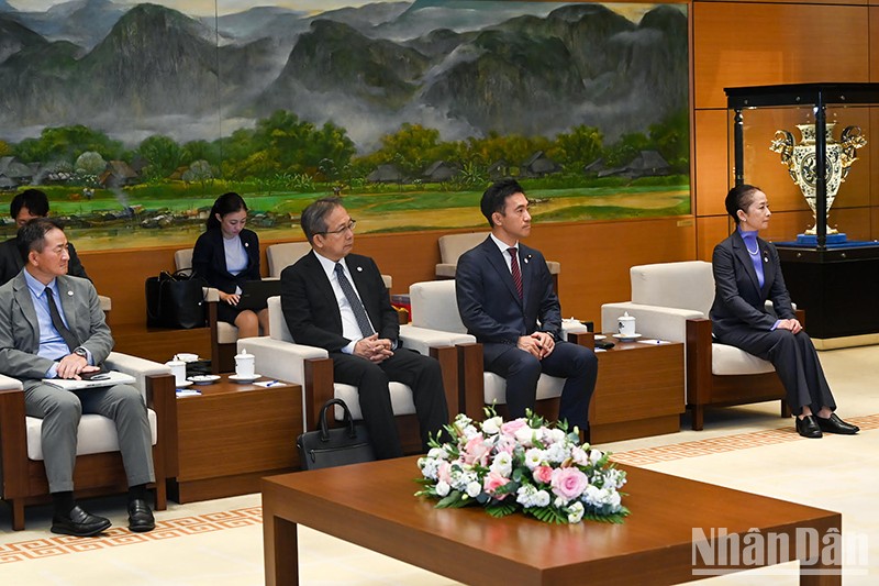[Ảnh] Chủ tịch Quốc hội Vương Đình Huệ tiếp Chủ tịch Đảng Công Minh Nhật Bản ảnh 3