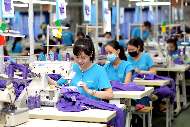 Ngành sản xuất của Việt Nam tăng trưởng trở lại trong tháng 8/2023 