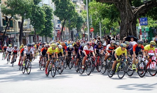 Hơn 500 vận động viên tham gia giải đua xe đạp Hà Nội mở rộng lần thứ V - Tranh cúp VietABank