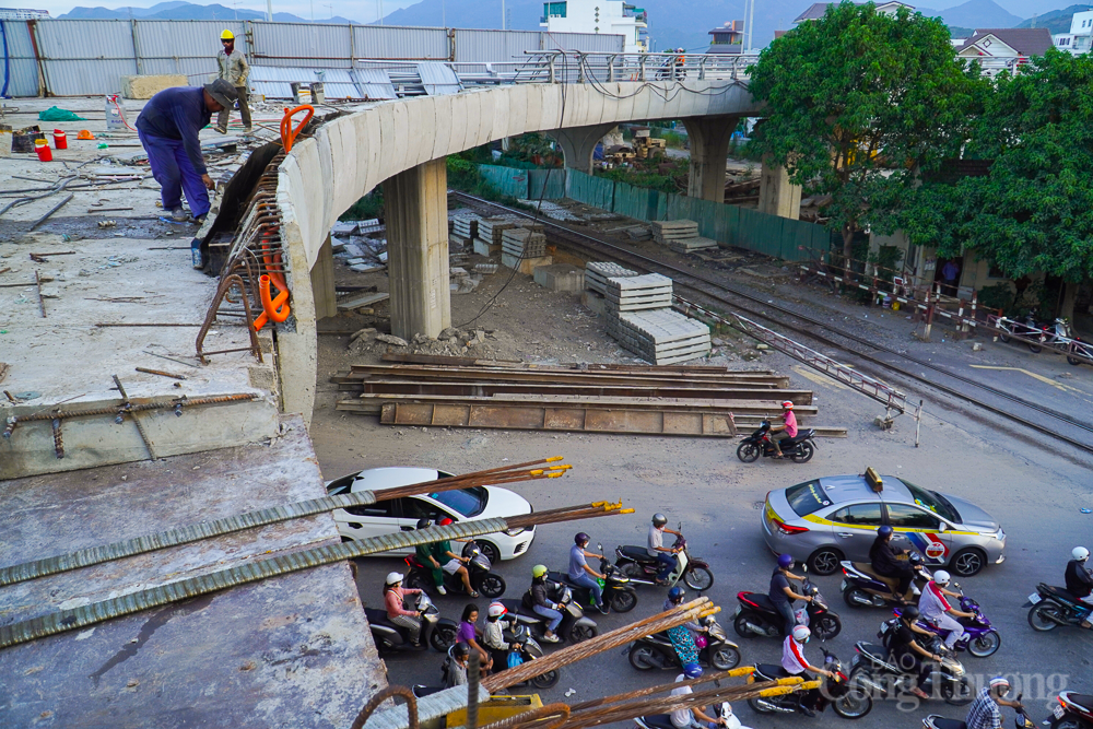 Nút giao thông nghìn tỉ tại Nha Trang trước ngày thông xe 3/4 nhánh