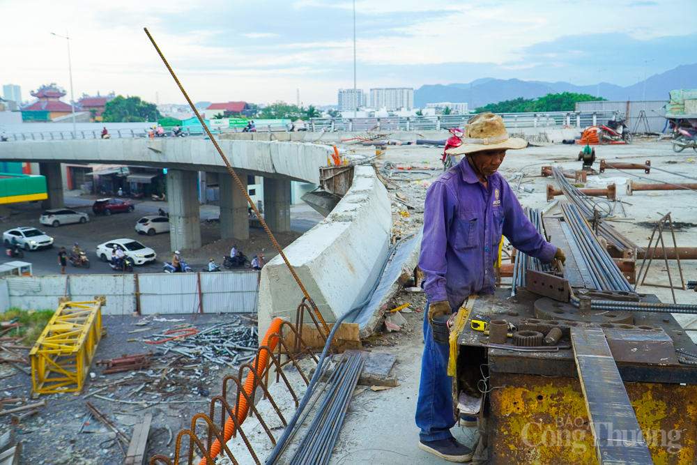 Nút giao thông nghìn tỉ tại Nha Trang trước ngày thông xe 3/4 nhánh