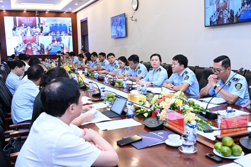 Bộ trưởng Nguyễn Hồng Diên làm việc với Quản lý thị trường và các Sở Công Thương về cung ứng hàng hoá
