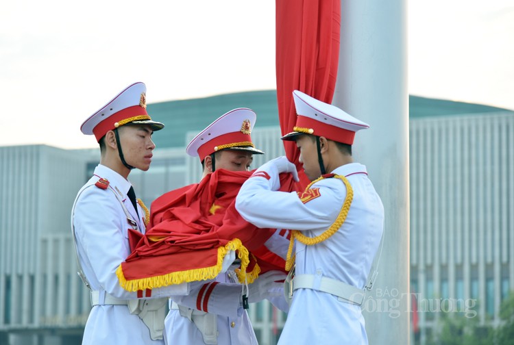 Trang nghiêm, trang trọng lễ thượng cờ tại Quảng trường Ba Đình