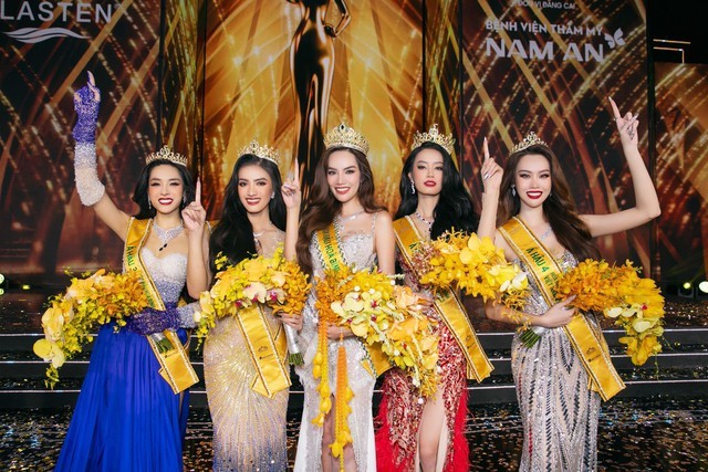 Việt Nam có thêm 3 hoa hậu, 12 á hậu trong 6 ngày