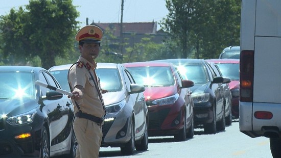 Thanh Hóa: Tăng cường lực lượng bảo đảm trật tự an toàn giao thông ngày đầu tiên kỳ nghỉ Lễ