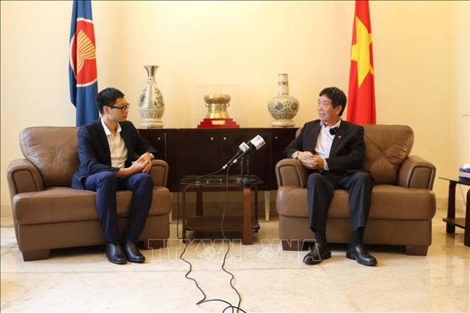 Đại sứ Việt Nam tại ASEAN Nguyễn Hải Bằng trao đổi với phóng viên TTXVN tại Jakarta. 