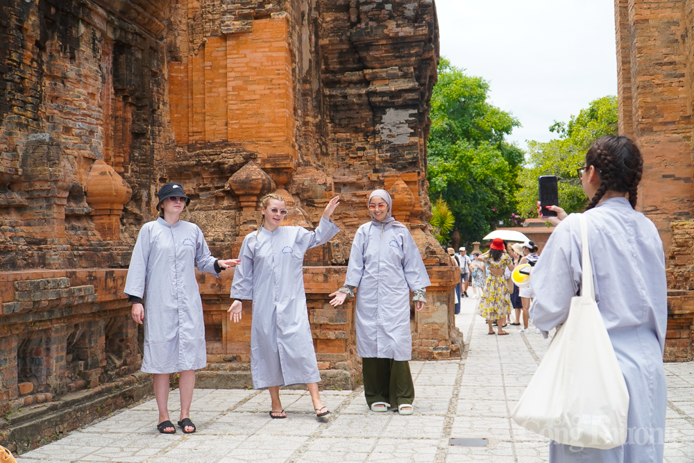 Khánh Hòa: Khách ùn ùn đổ về các khu vui chơi ngày Quốc khánh 2/9