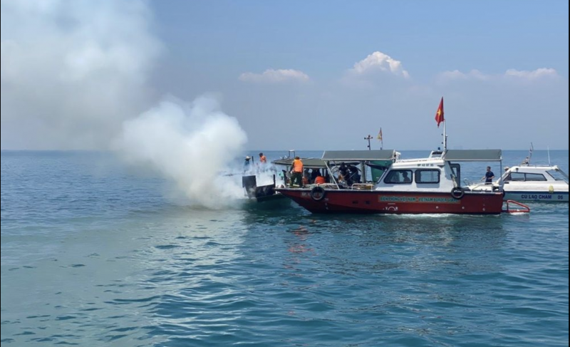 Quảng Nam: Cháy ghe trên biển Cù Lao Chàm, 3 người bị thương