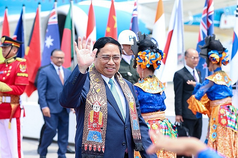 Thủ tướng Phạm Minh Chính tới Indonesia bắt đầu tham dự Hội nghị Cấp cao ASEAN lần thứ 43