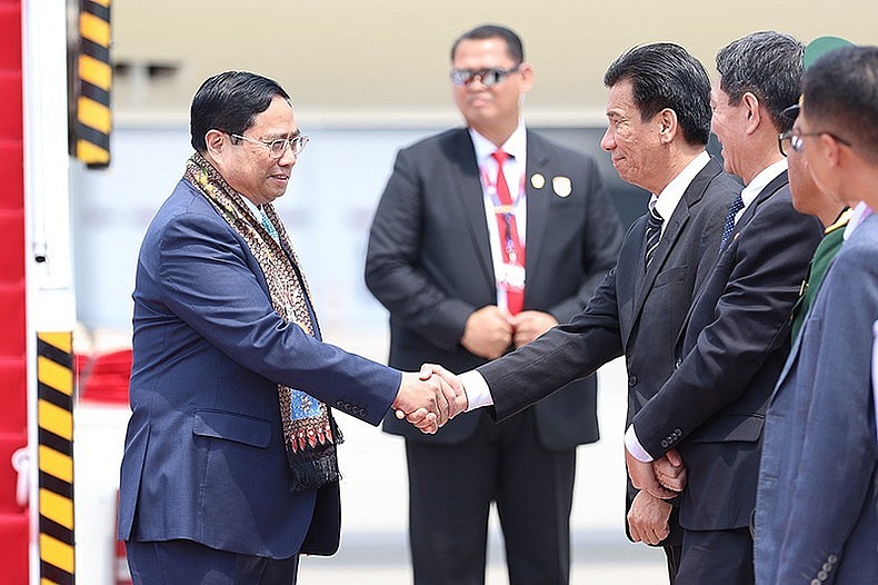 Thủ tướng Phạm Minh Chính tới Indonesia bắt đầu tham dự Hội nghị Cấp cao ASEAN lần thứ 43