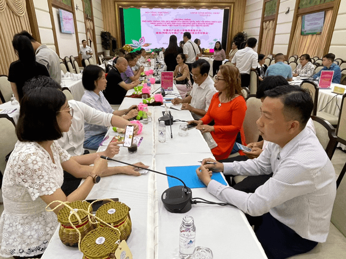 Đại diện gần 20 doanh nghiệp ở Quảng Tây (Trung Quốc) và nhiều doanh nghiệp ở Đồng Tháp đã trao đổi, tìm kiếm cơ hội hợp tác, giao thương trên lĩnh vực nông sản, thủy sản.