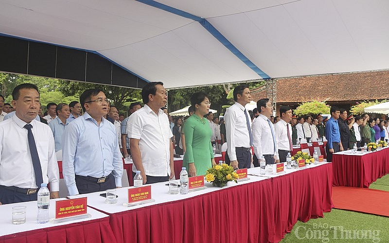 Các lãnh đạo Trung ương, tỉnh Nghệ An dự Lễ dâng hương tưởng niệm nhân Lễ giỗ lần thứ 54 của Chủ tịch Hồ Chí Minh