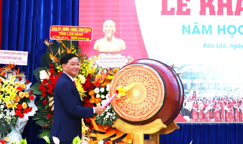 Tỉnh Lâm Đồng trao 200 suất học bổng tặng học sinh nghèo vào Lễ Khai giảng